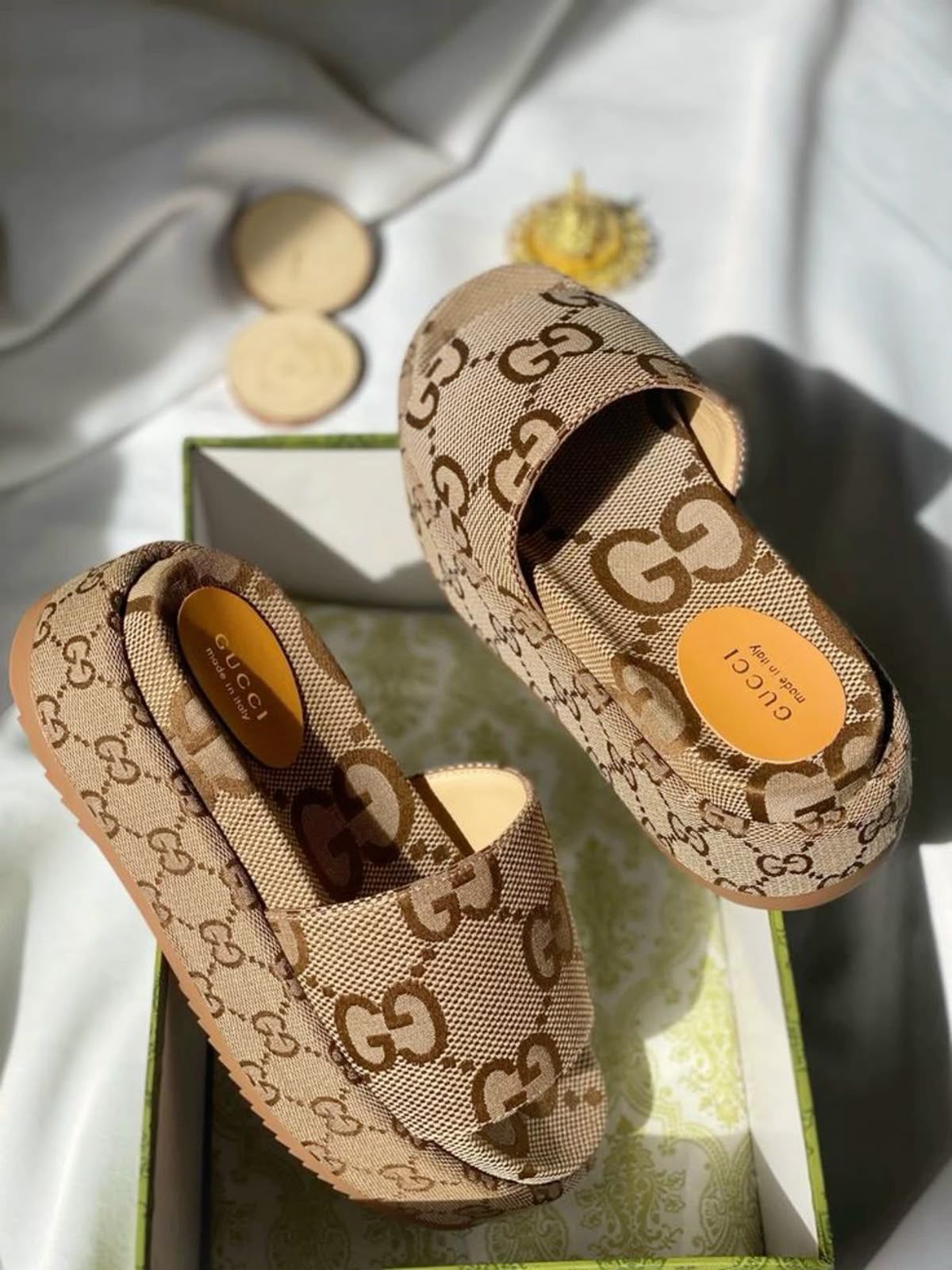 Maxi canvas platform slides
